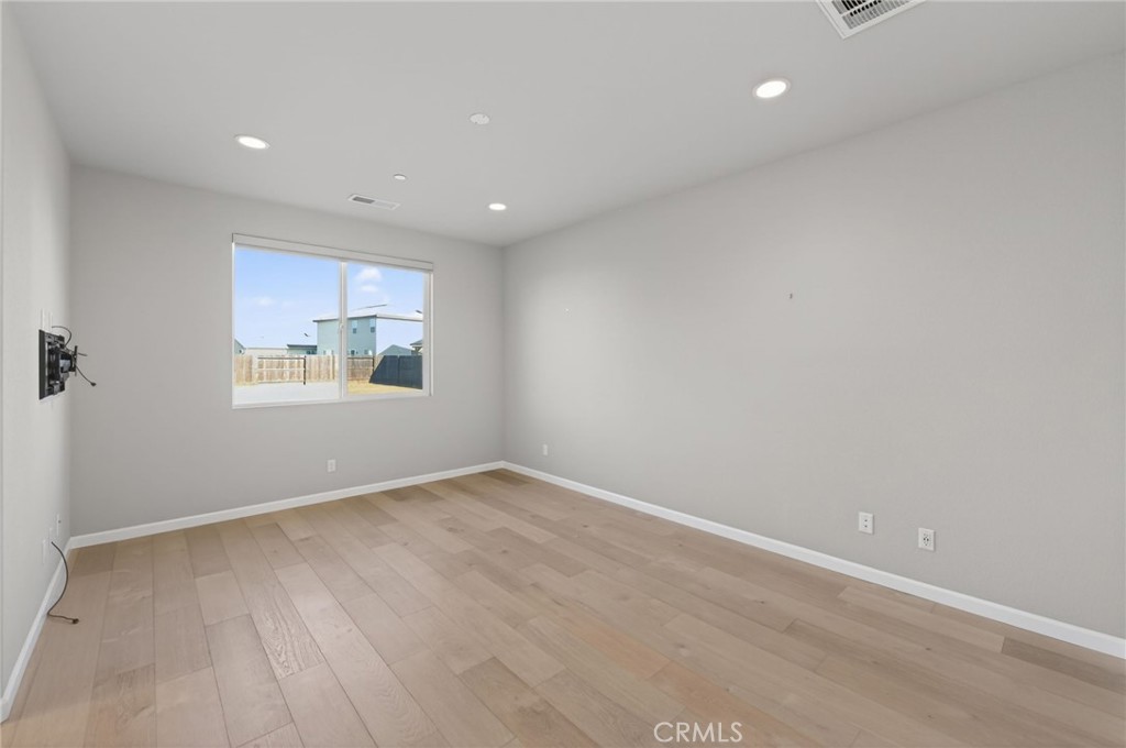 2431 Creekview, Merced, CA 95340