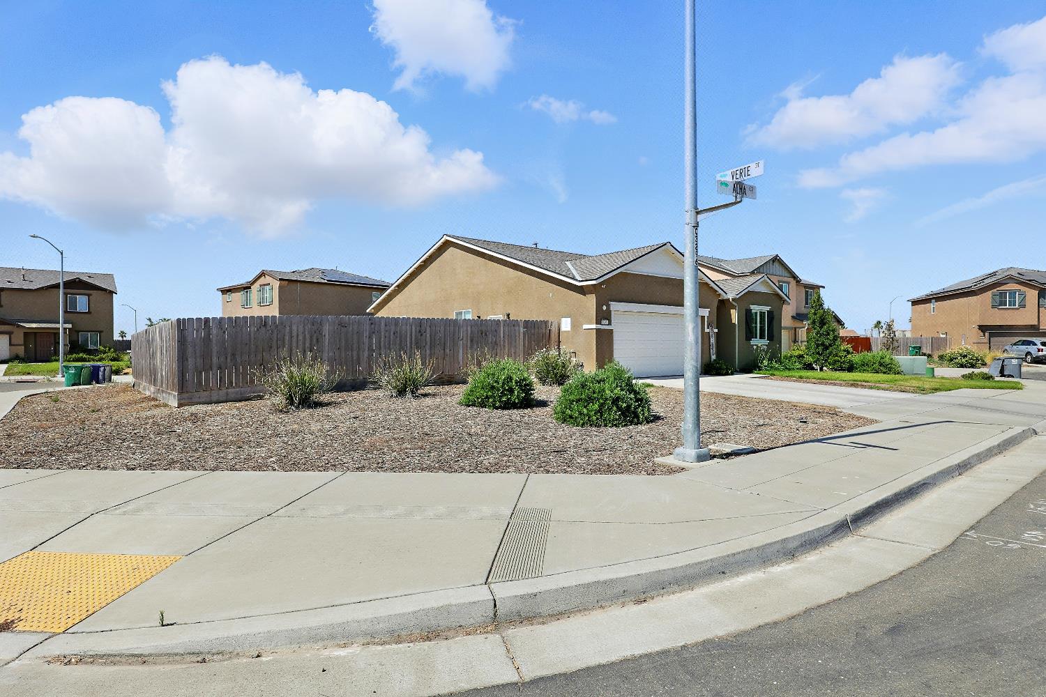 1985 Alma Ct, Chowchilla, CA 93610