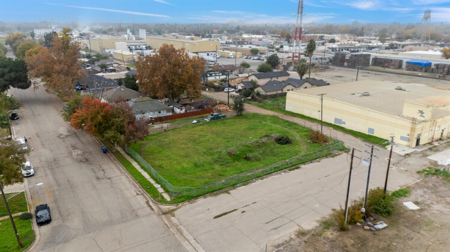 212 2ND St, Gustine, CA 95322