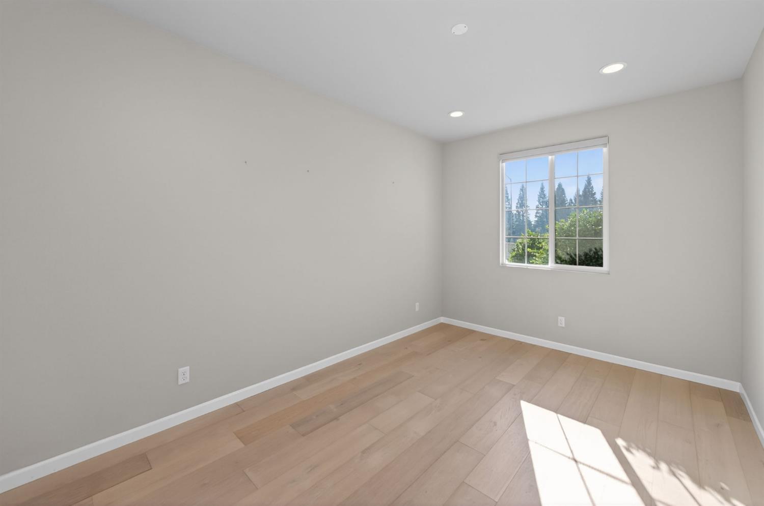 2431 Creekview Dr, Merced, CA 95340