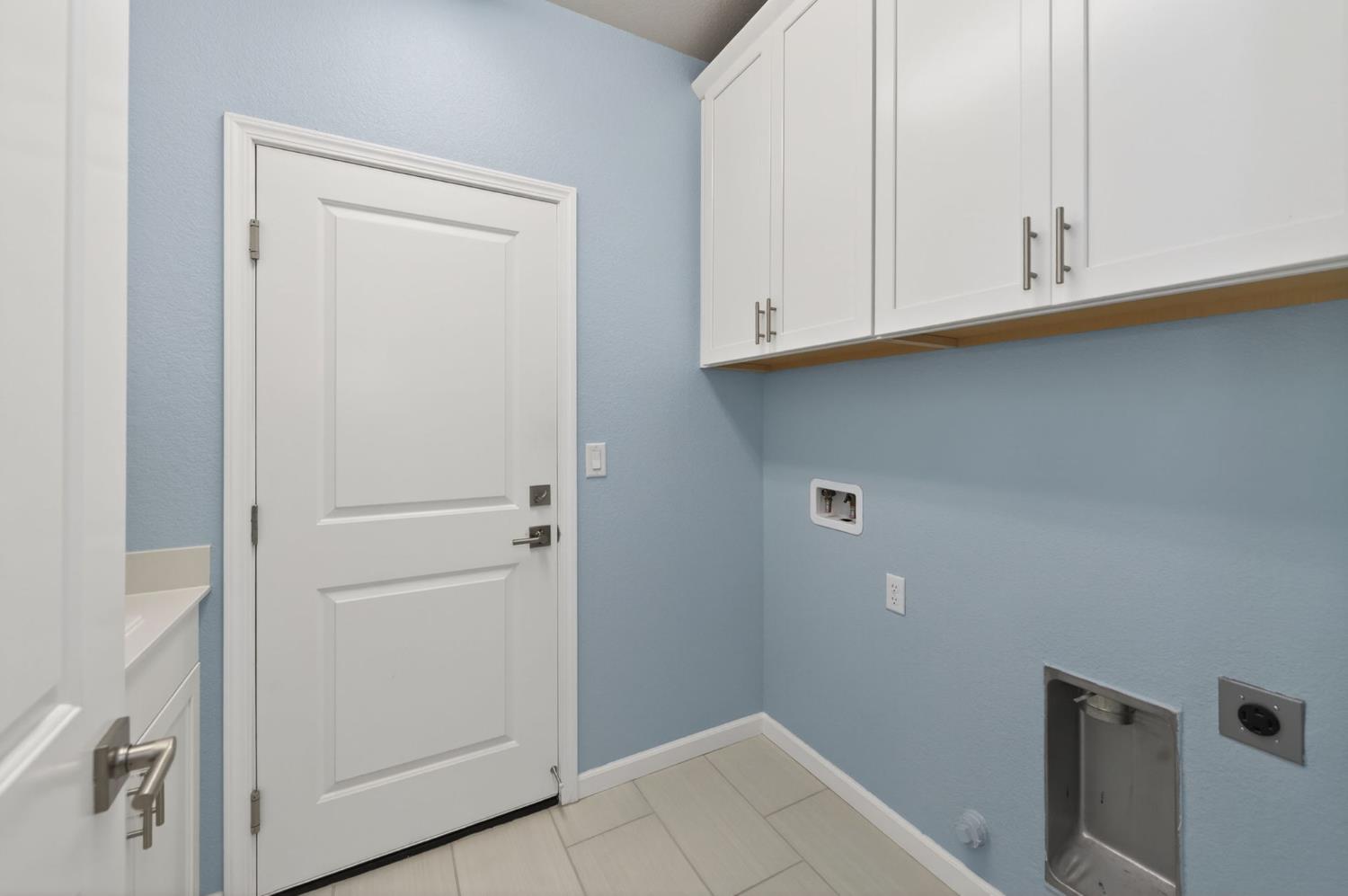 2431 Creekview Dr, Merced, CA 95340