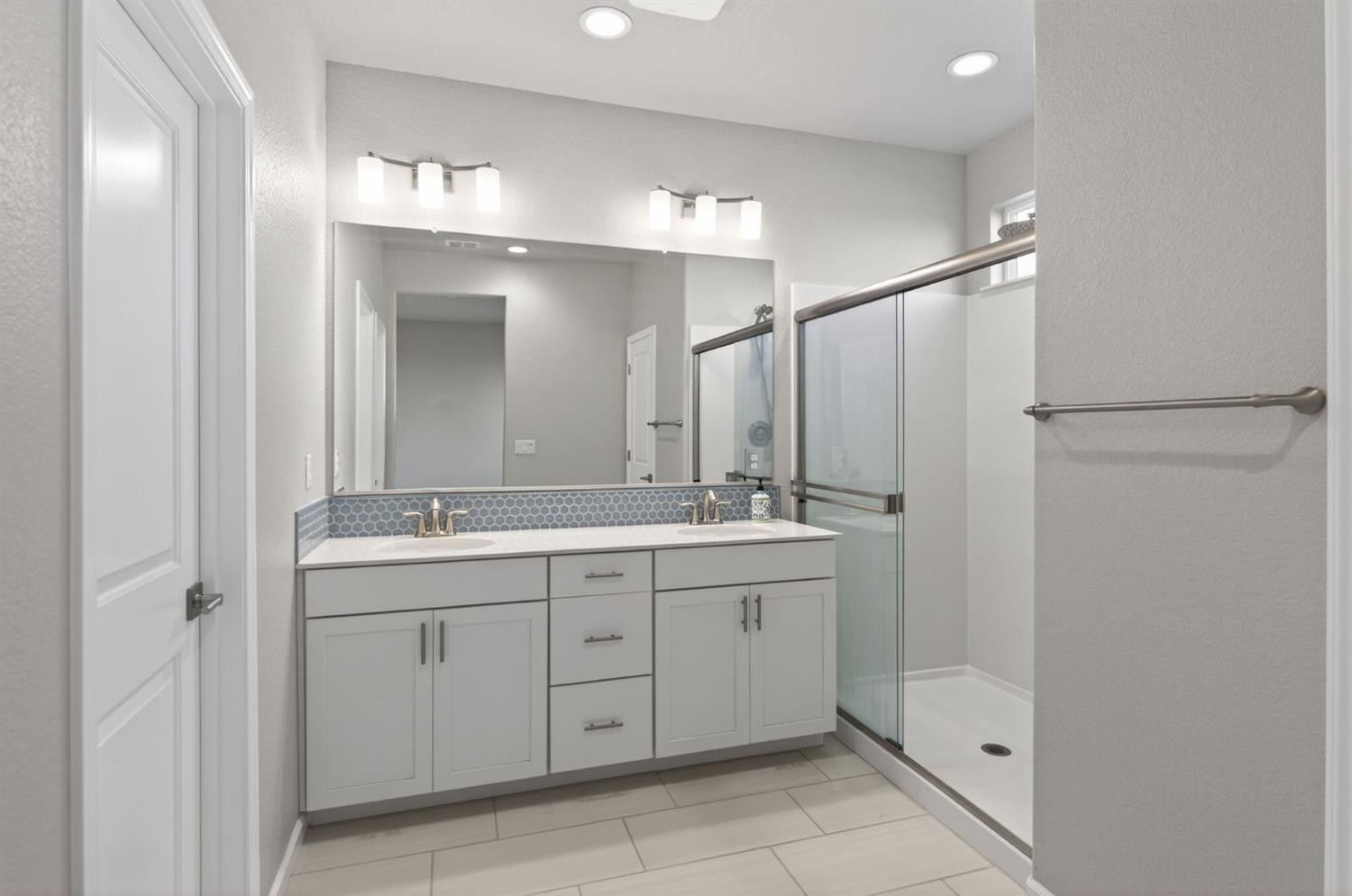 2431 Creekview Dr, Merced, CA 95340