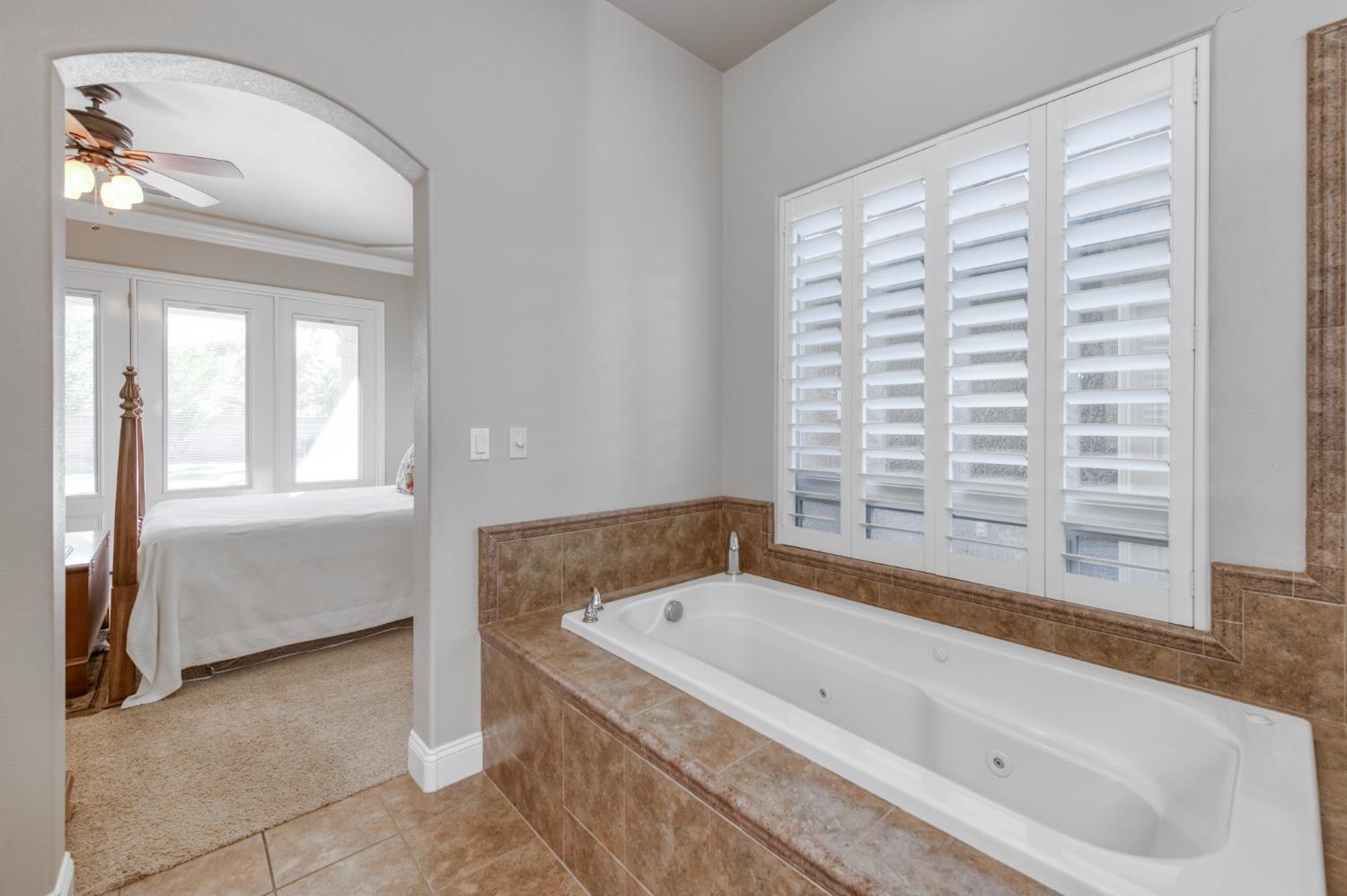 6125 Del Monte Ct, Chowchilla, CA 93610