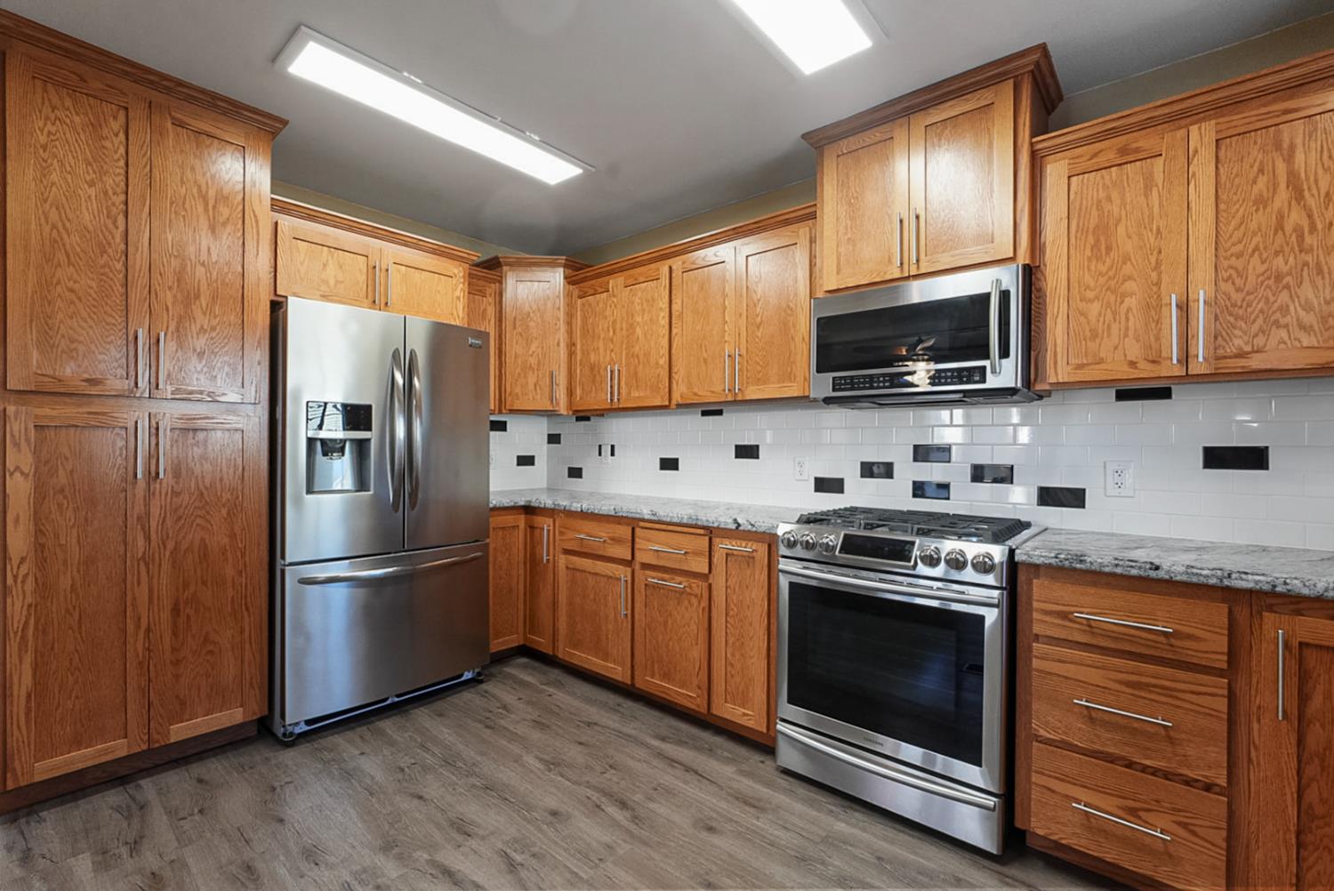 956 J St, Los Banos, CA 93635