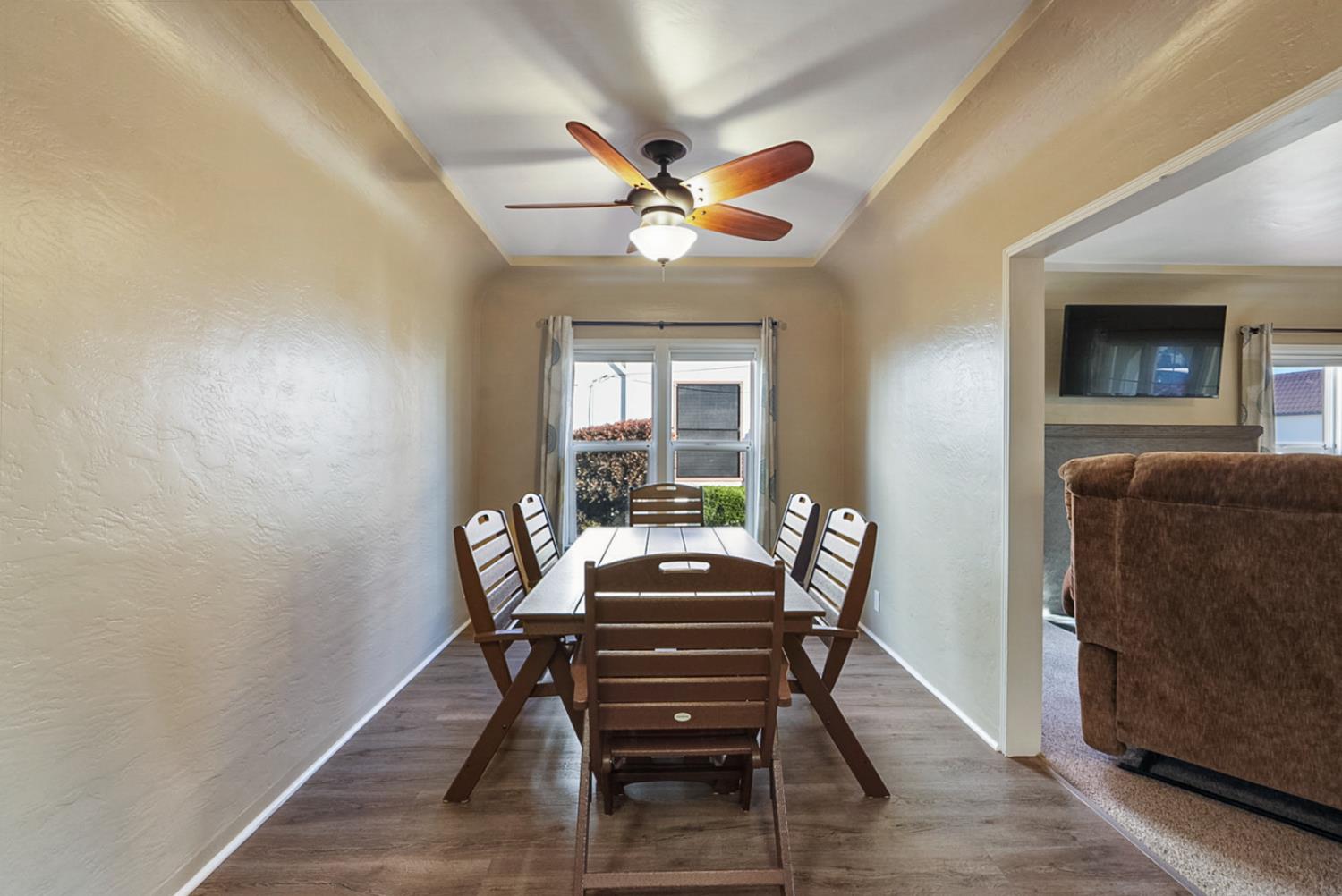 956 J St, Los Banos, CA 93635