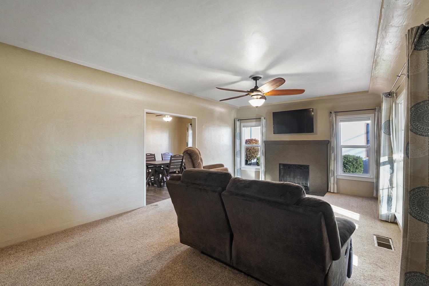 956 J St, Los Banos, CA 93635