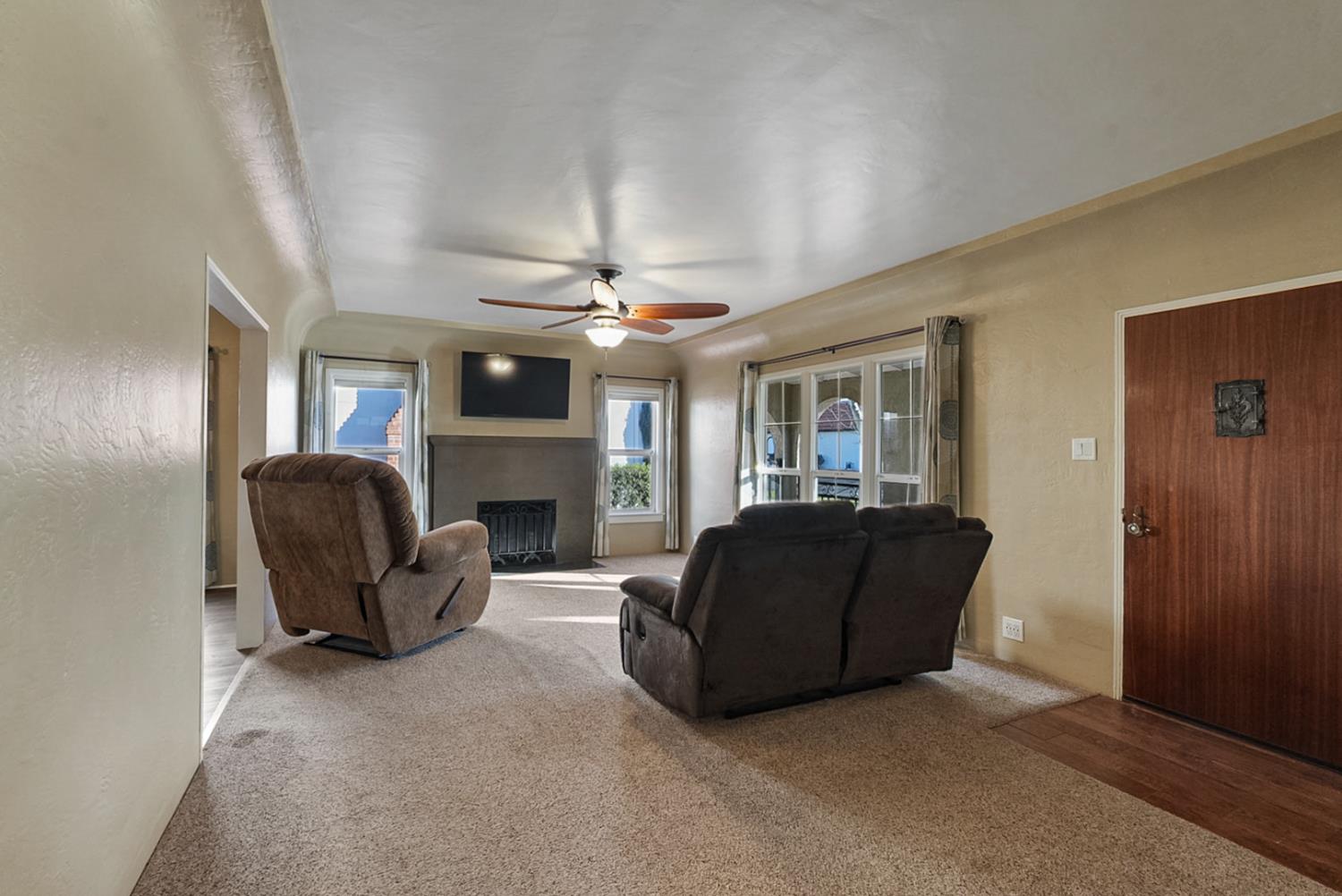 956 J St, Los Banos, CA 93635