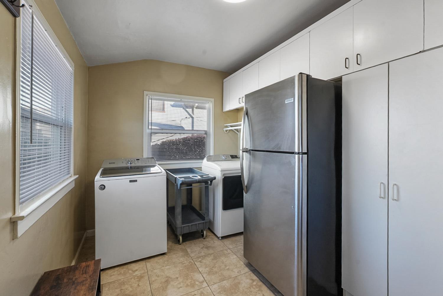 956 J St, Los Banos, CA 93635