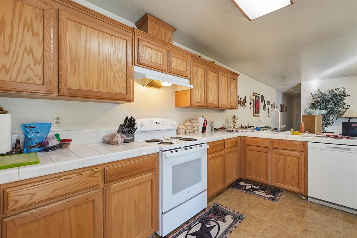 208 Riverside Ave, Chowchilla, CA 93610