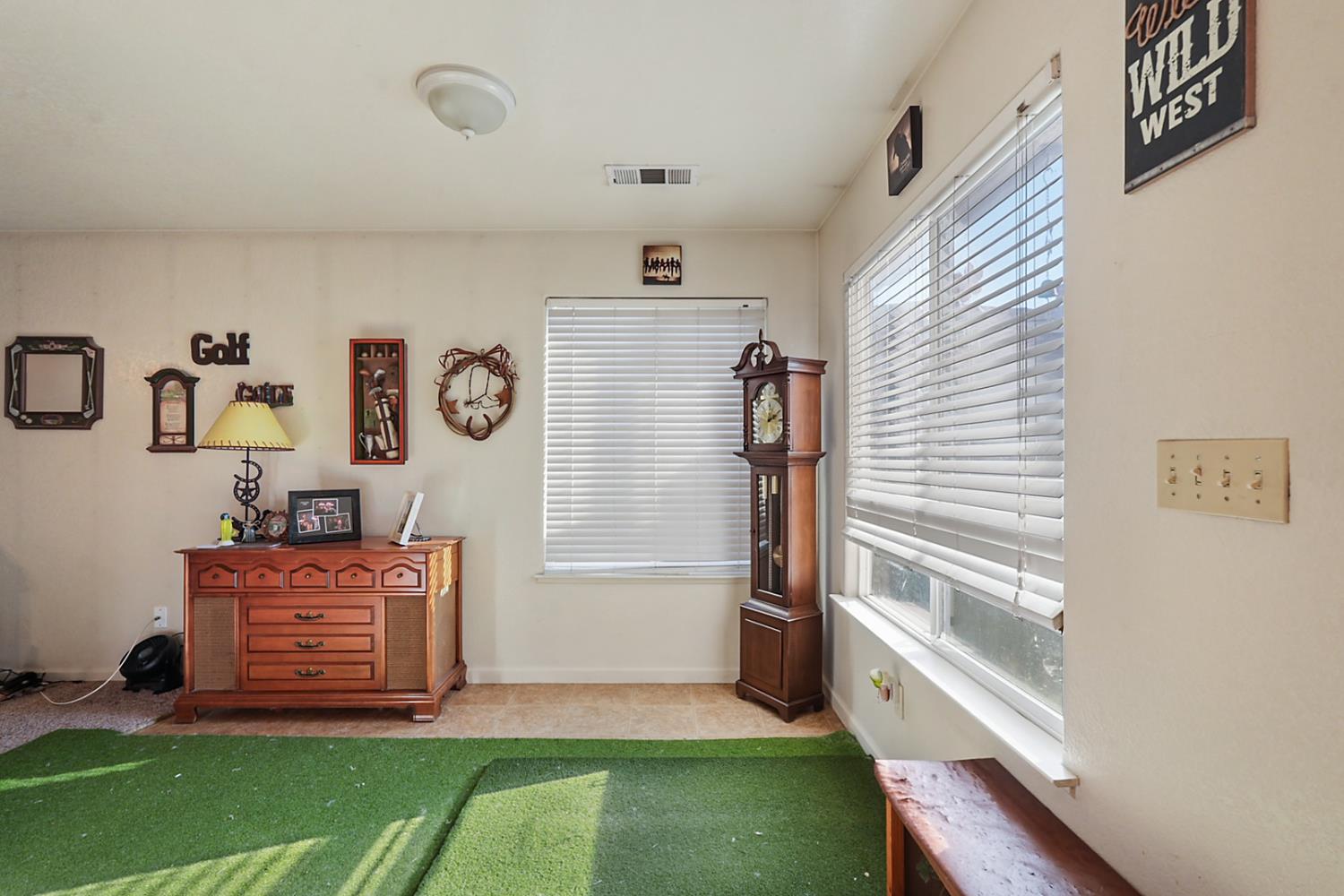 208 Riverside Ave, Chowchilla, CA 93610