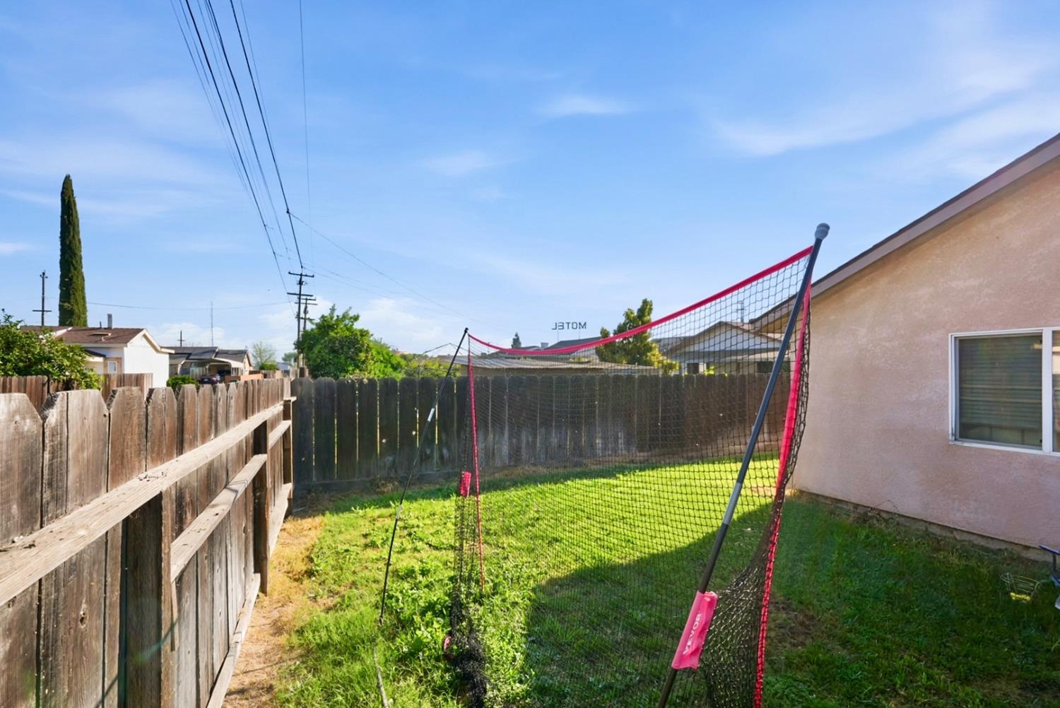 208 Riverside Ave, Chowchilla, CA 93610