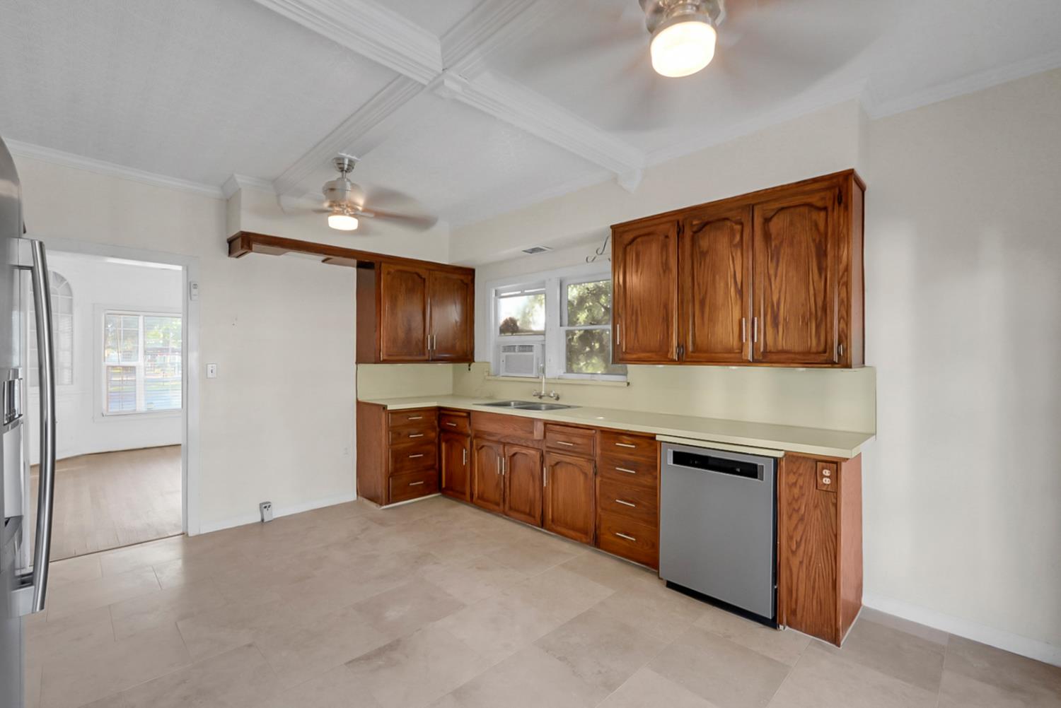 155 N 7Th St, Chowchilla, CA 93610