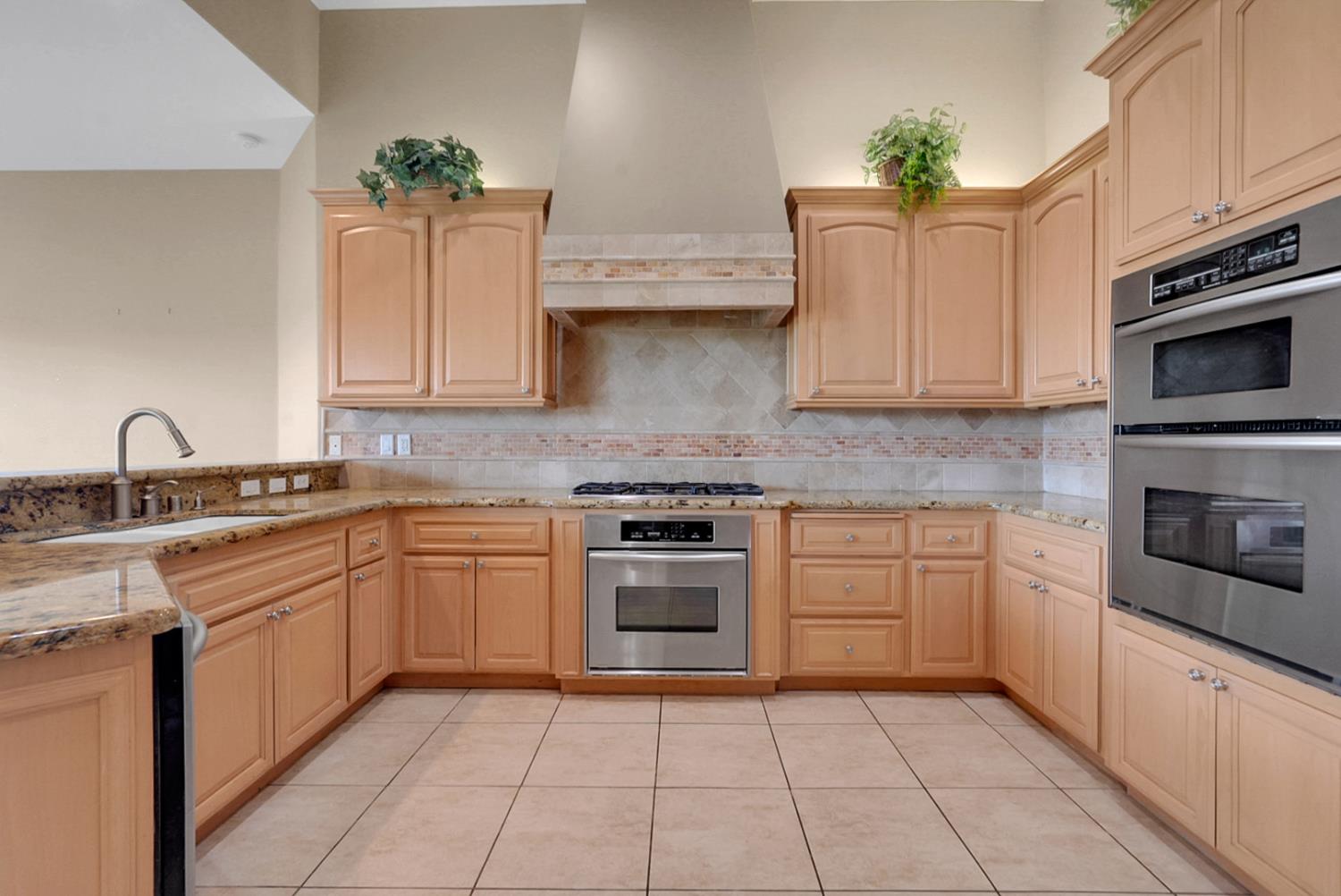 3010 Golf Dr W, Chowchilla, CA 93610