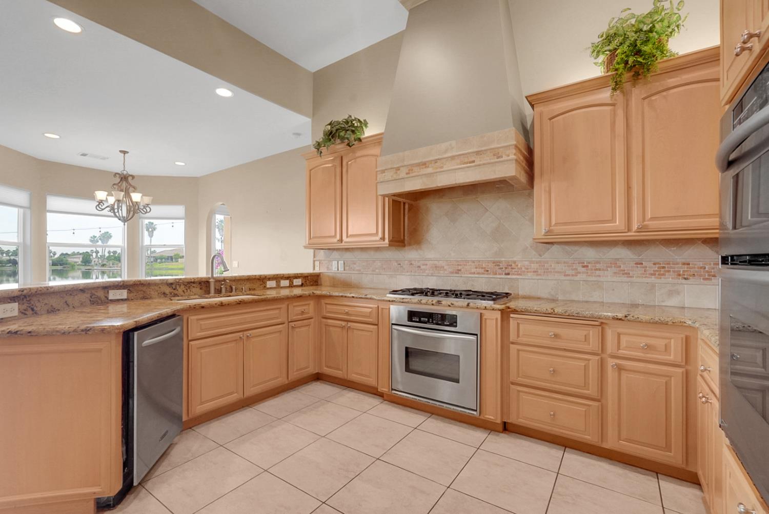 3010 Golf Dr W, Chowchilla, CA 93610