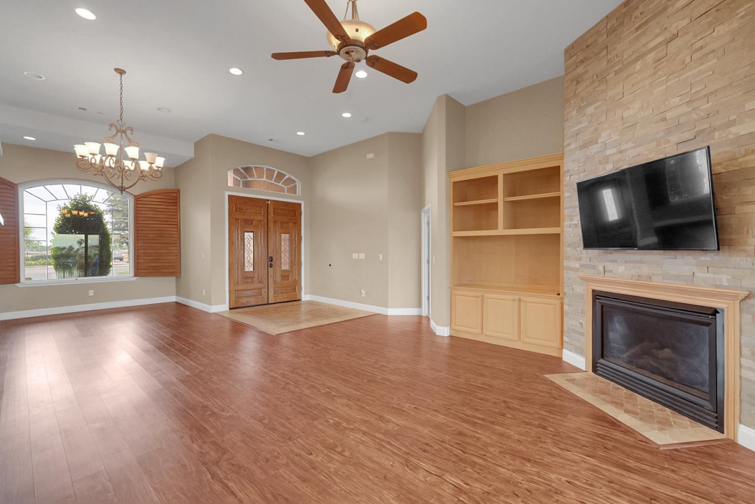 3010 Golf Dr W, Chowchilla, CA 93610