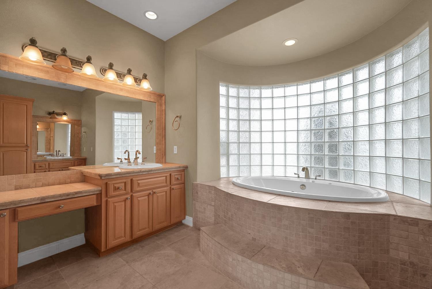 3010 Golf Dr W, Chowchilla, CA 93610