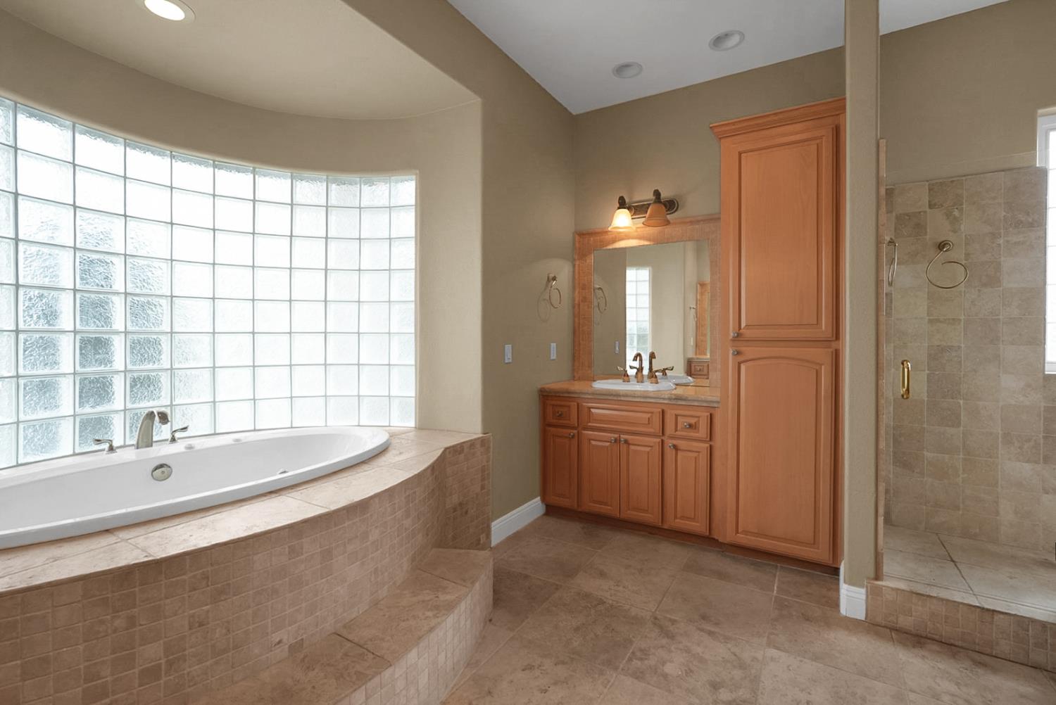 3010 Golf Dr W, Chowchilla, CA 93610