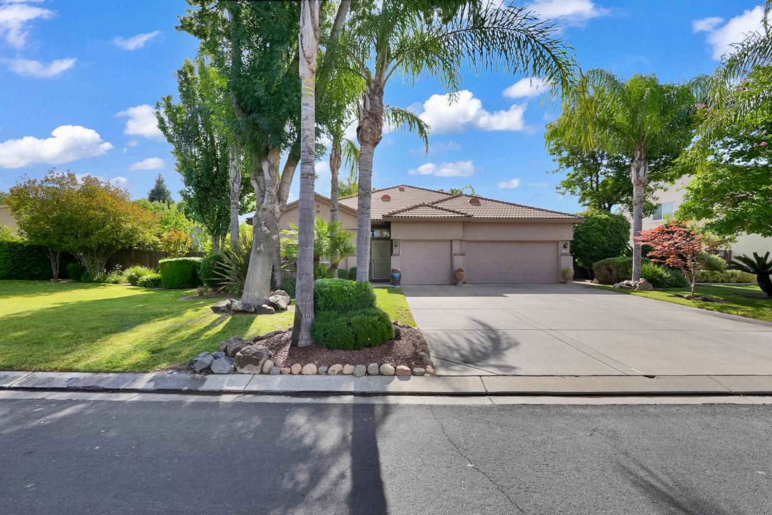 12165 Pheasant Run Blvd, Chowchilla, CA 93610