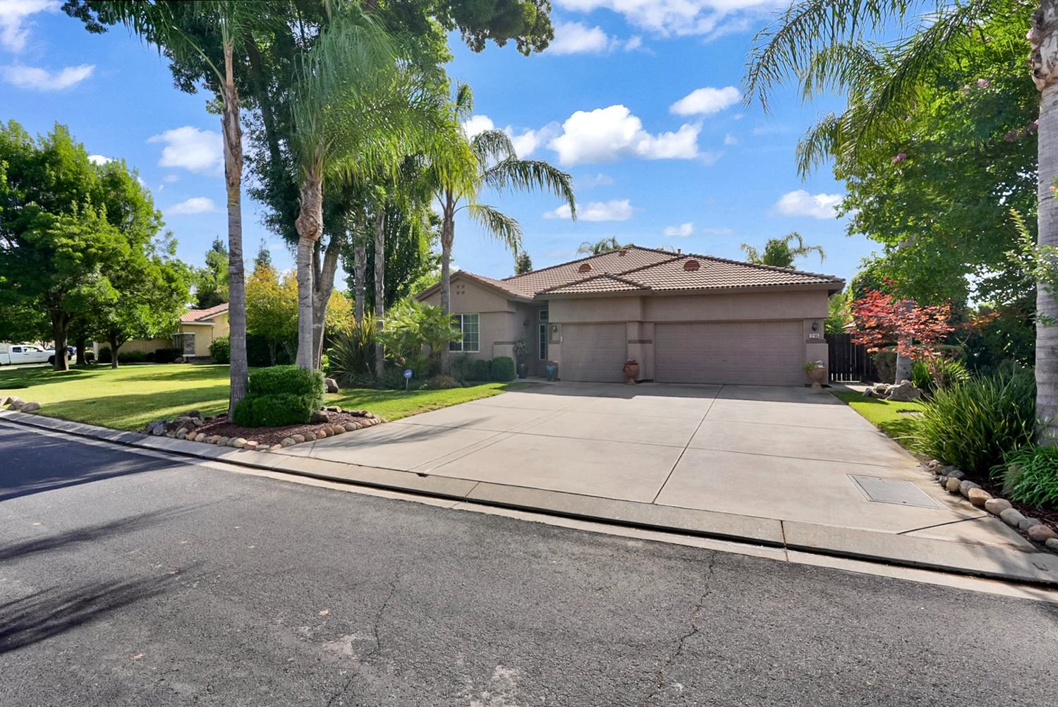 12165 Pheasant Run Blvd, Chowchilla, CA 93610