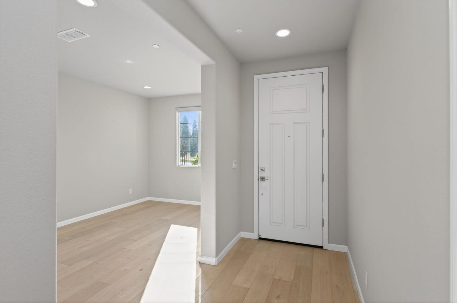 2431 Creekview Dr, Merced, CA 95340