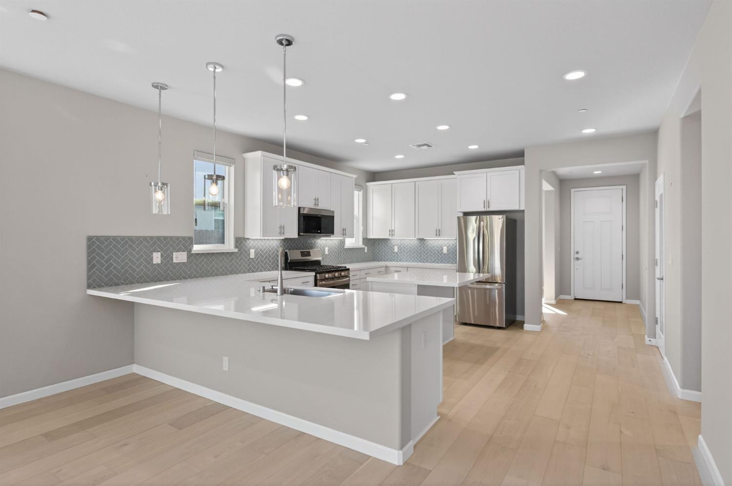 2431 Creekview Dr, Merced, CA 95340