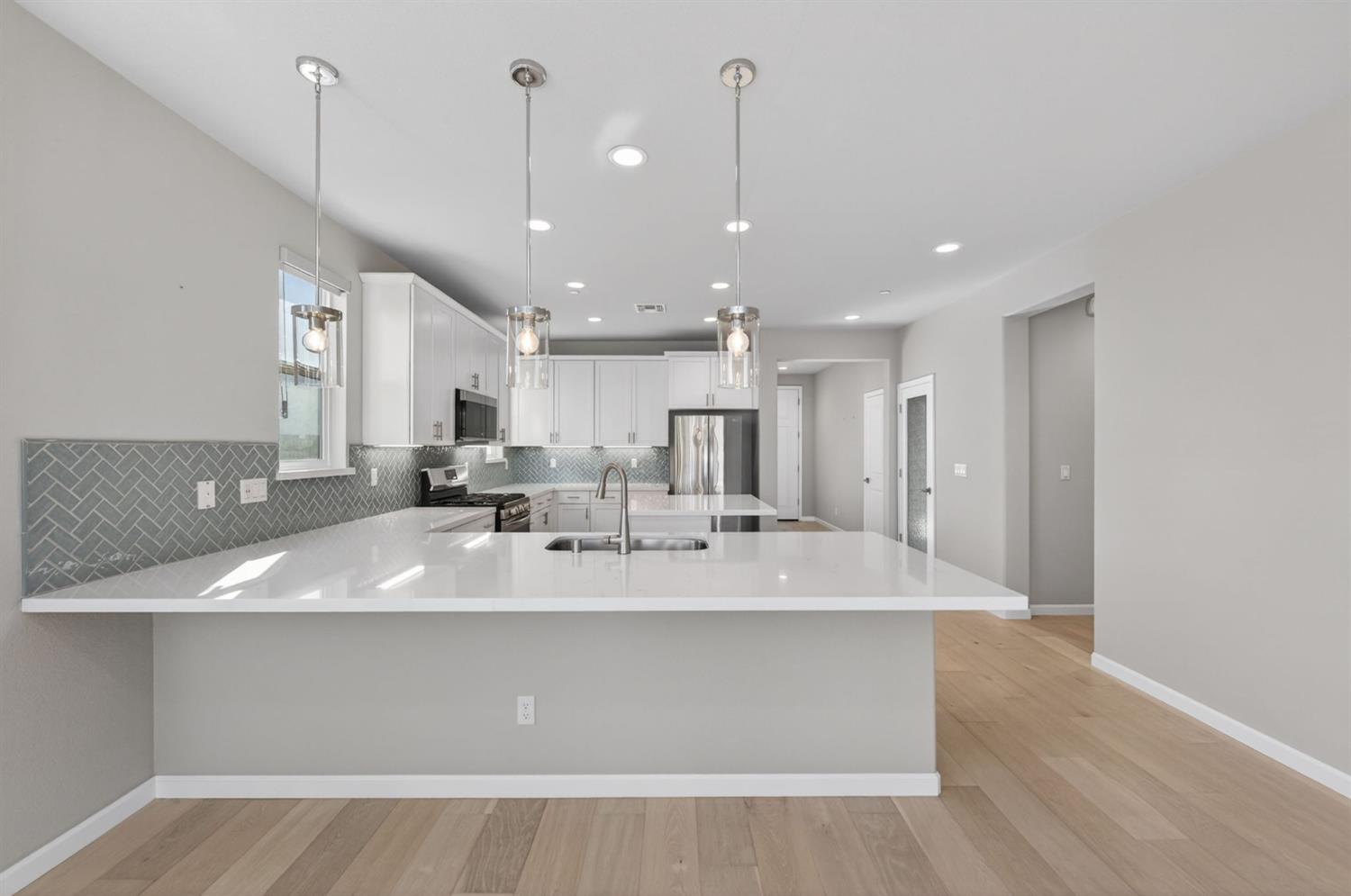 2431 Creekview Dr, Merced, CA 95340