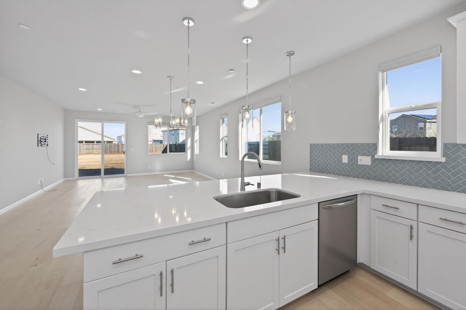 2431 Creekview Dr, Merced, CA 95340