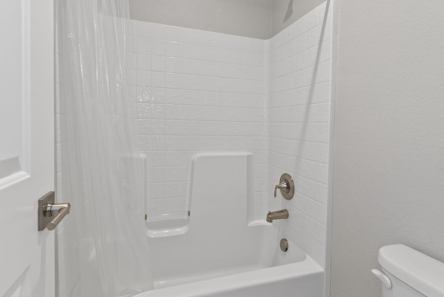 2431 Creekview Dr, Merced, CA 95340