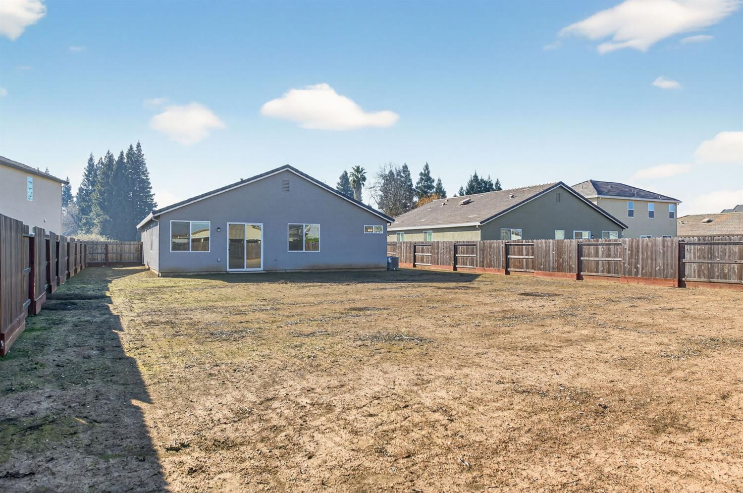 2431 Creekview Dr, Merced, CA 95340