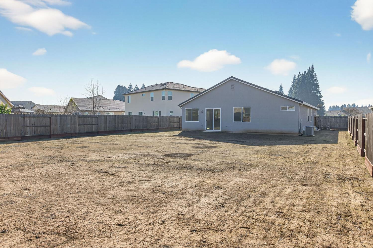 2431 Creekview Dr, Merced, CA 95340